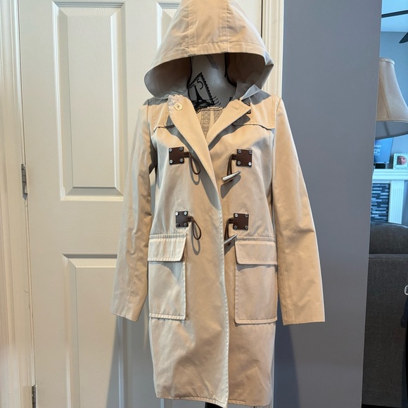 ☔️SALE☔️Michael Kors tan hooded rain coat - Picture 3 of 14